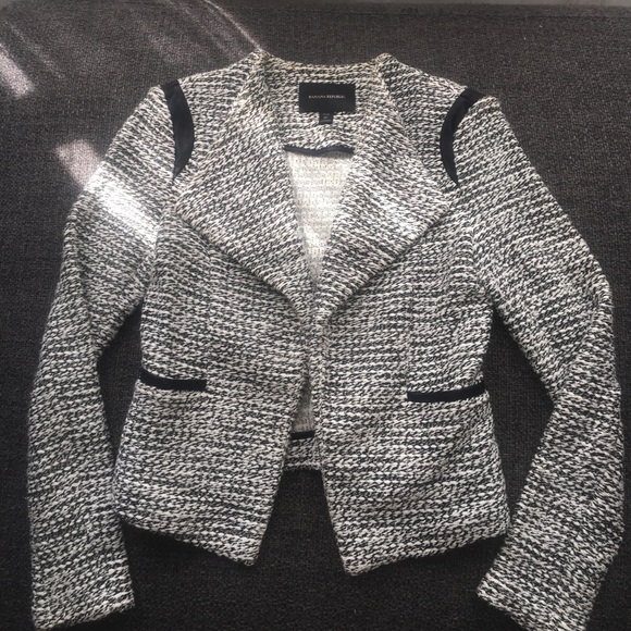 Banana Republic Jackets & Blazers - Banana republic size 6P blazer